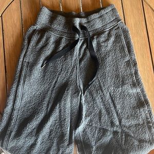 grey textured lululemon pants